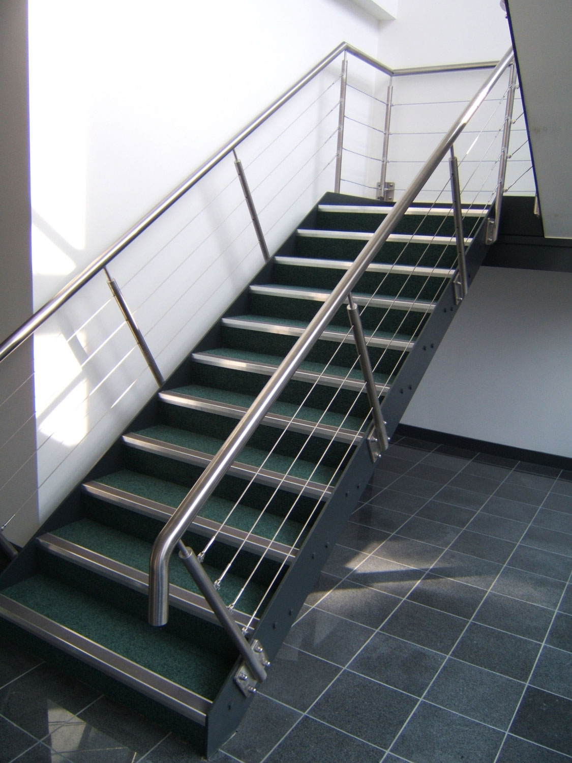 escalier-acier-garde-corps-inox-sur-mesure