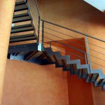 Escalier suspendu en acier sur mesure